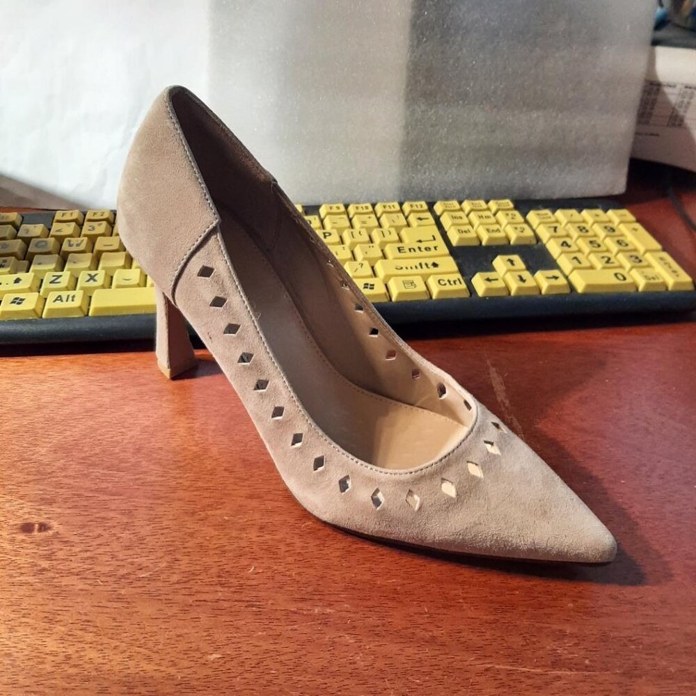 NEW ! Pelle Moda Iria Pointed Toe Pump Beige Size 8